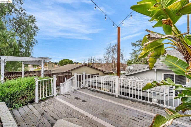 Building Photo - 909 Halite Way