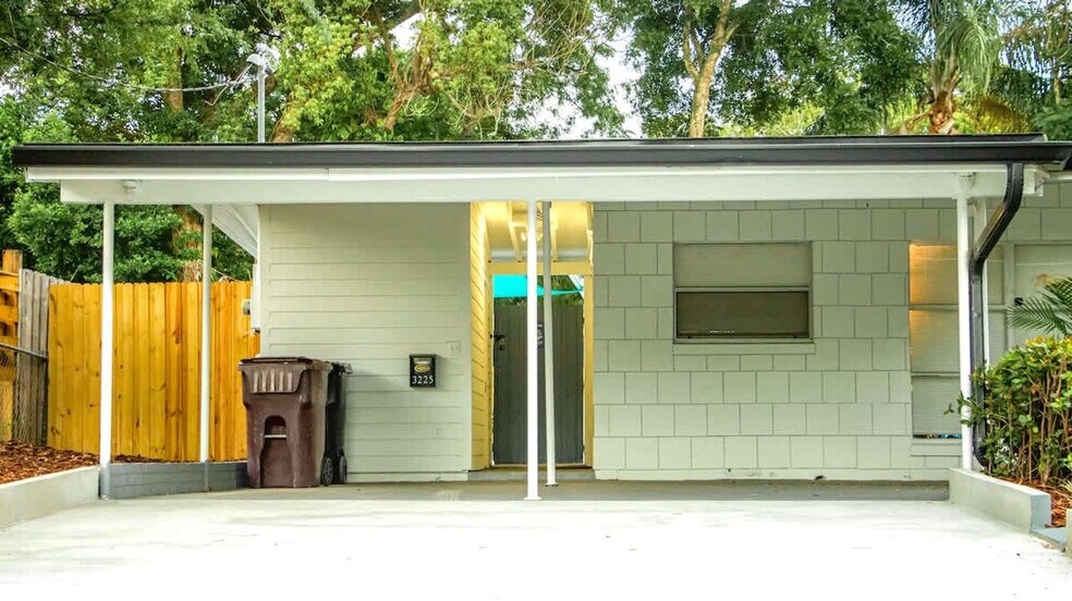 Building Photo - 3225 Pickfair St