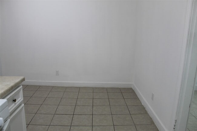 Building Photo - 229 Neyland St