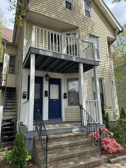 Building Photo - 215 Willow St