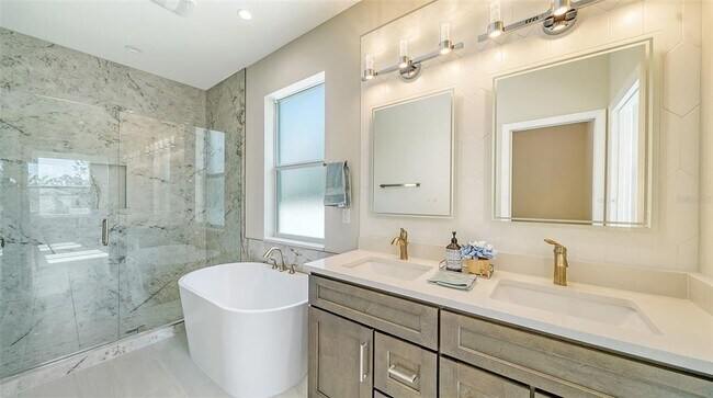 Building Photo - 6227 Tropicaire Blvd