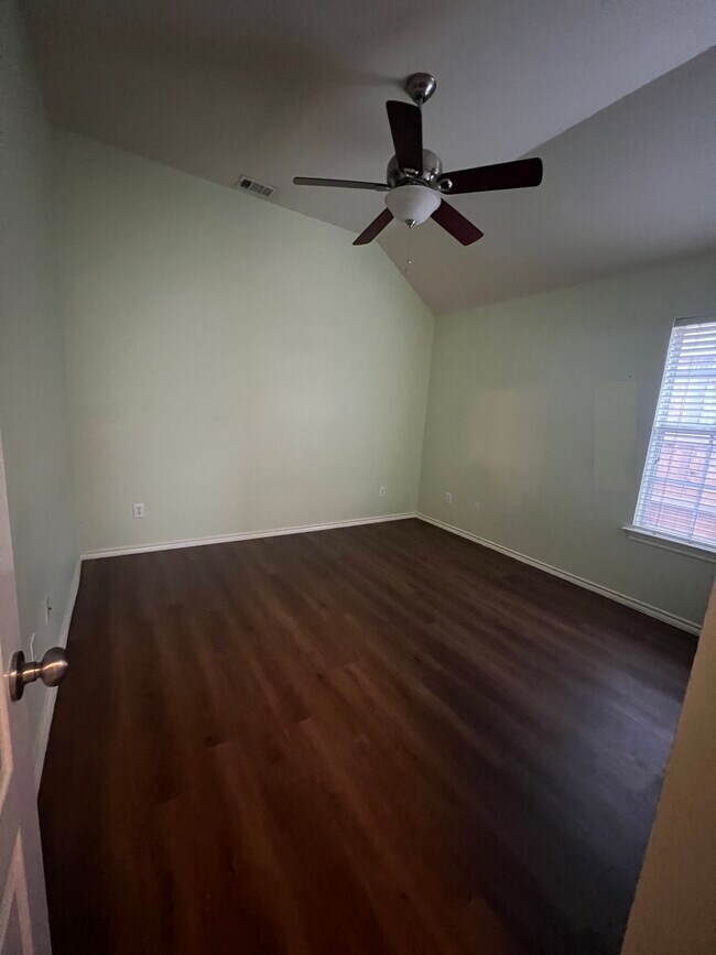 Building Photo - 1400 Lyra Ln