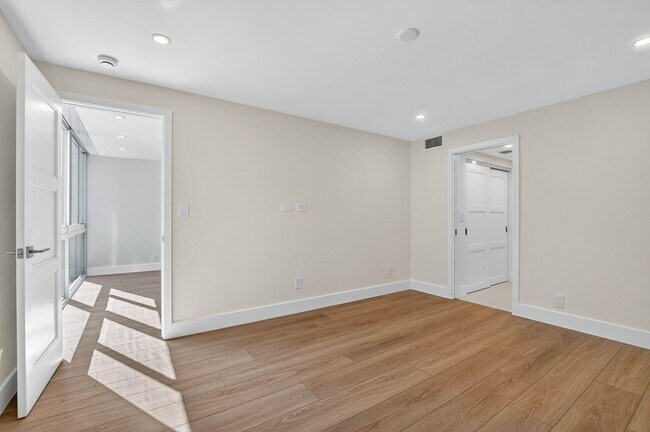 Building Photo - 769 Jeffery St