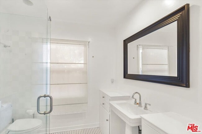 Building Photo - 2258 Moreno Dr