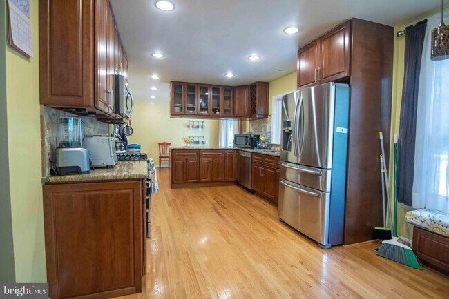 Building Photo - 2205 Parker Ave