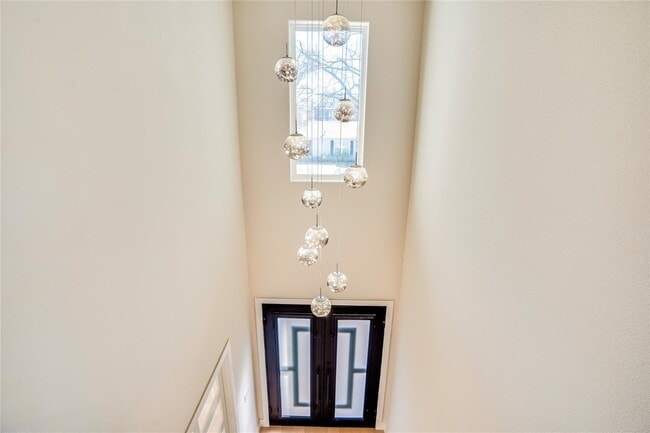 Building Photo - Open concept home with luxury finishes