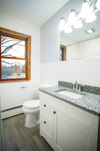 Building Photo - 2473 Lake Ave