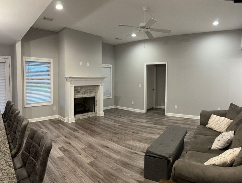 Building Photo - 10203 Maxwell Way