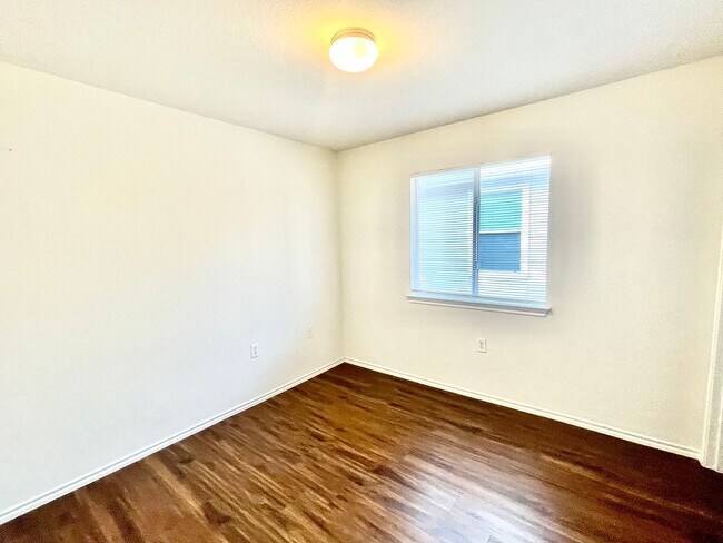 Building Photo - Home Near Southeast Downtown Austin and Ai...