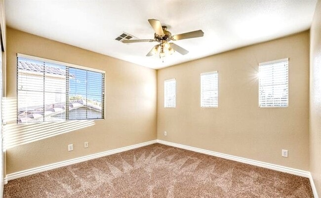 Building Photo - 5565 Golden Palms Ct
