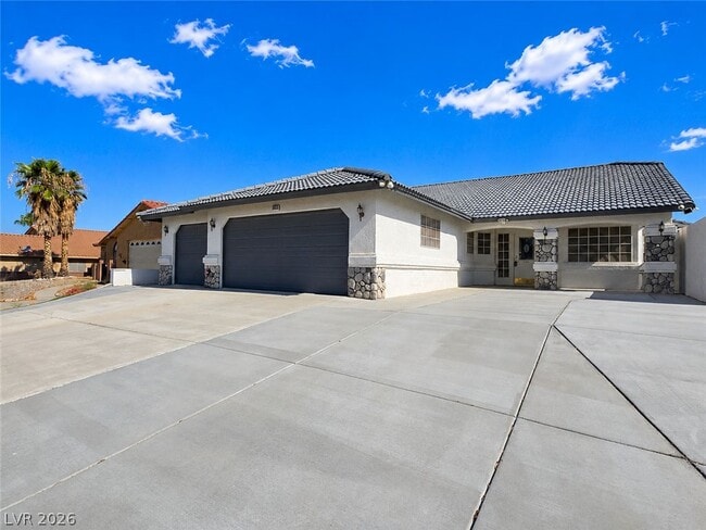 Building Photo - 3630 E Vineyard Dr