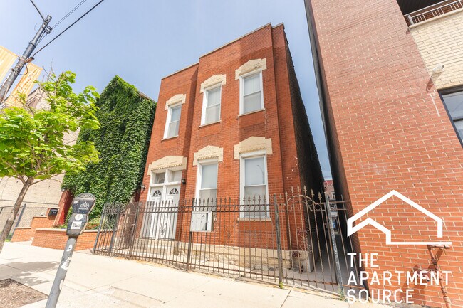 Building Photo - 2146 W Chicago Ave