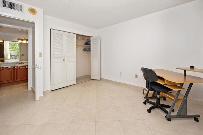 Building Photo - 1300 NE Miami Gardens Dr