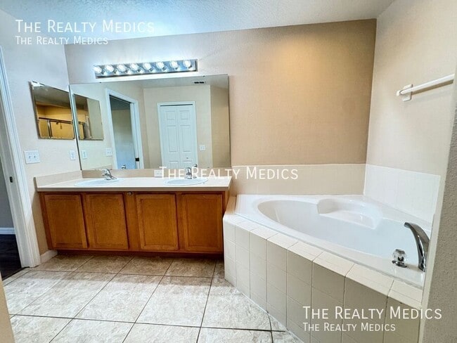 Building Photo - 321 Drum Ln