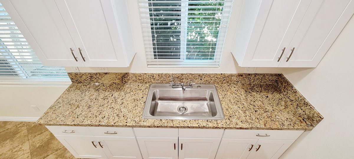 Building Photo - 1028 W F St