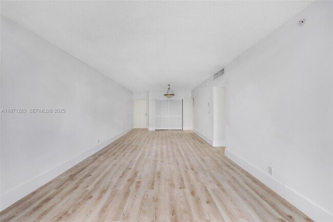 Building Photo - 3000 S Ocean Dr