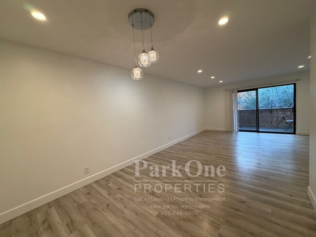 Building Photo - Spacious Condo Near Downtown Walnut Creek Available Now!
