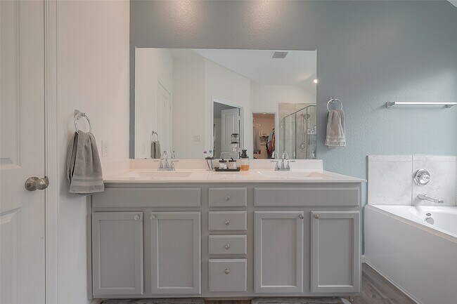 Building Photo - 506 Pecan Landing Ln