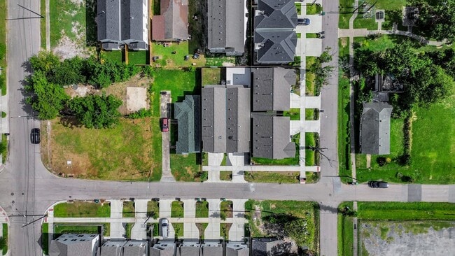 Building Photo - 4709 Oats St