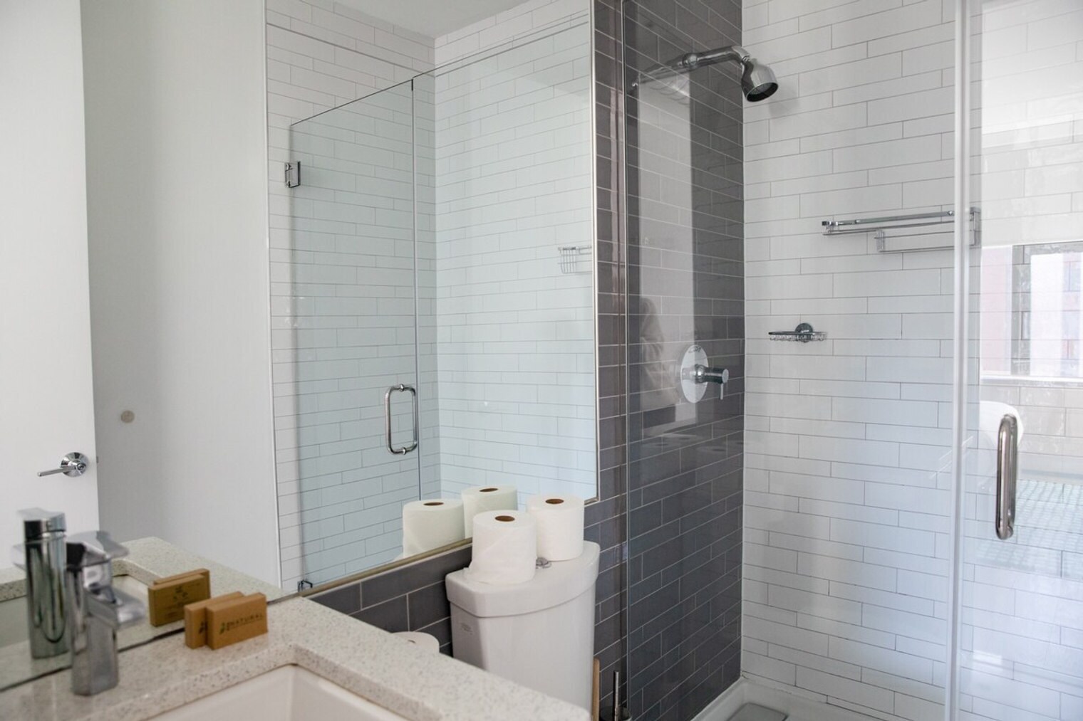 Building Photo - 1414 Grand St