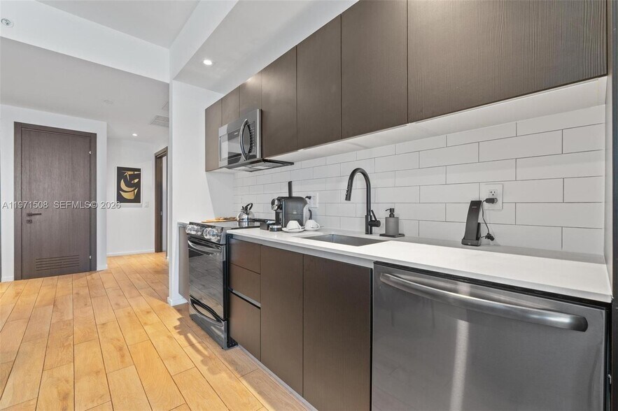 Building Photo - 398 NE 5th St