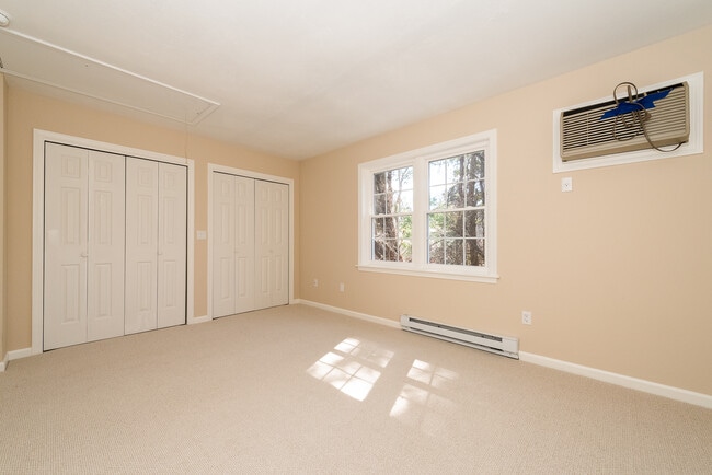 Building Photo - 16 Brantwood Dr