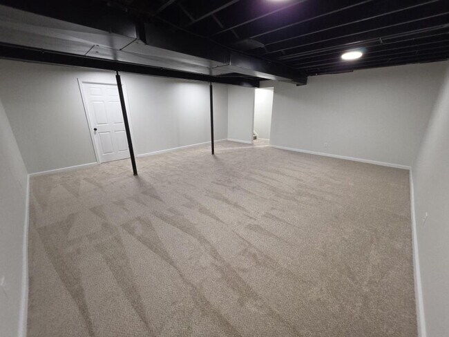 Building Photo - 1813 Rambling Rose Ln