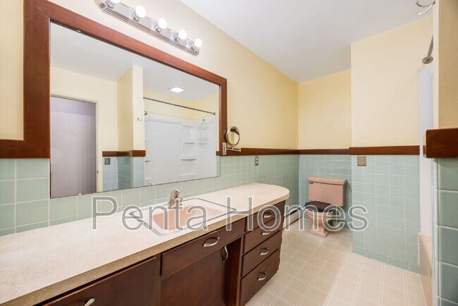Building Photo - 630 4th St