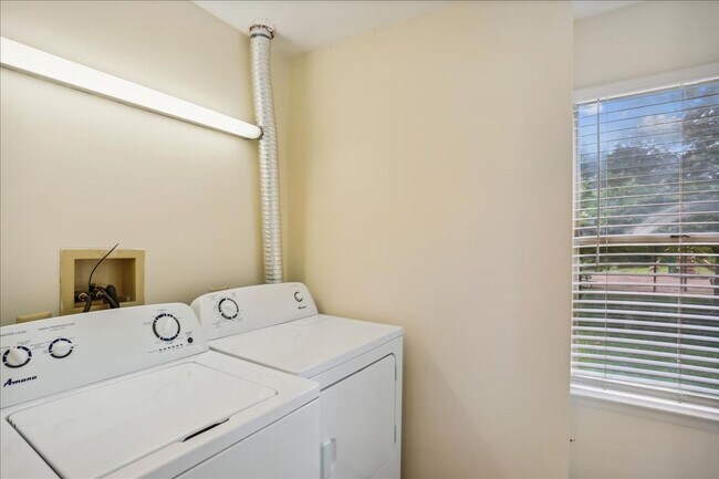Building Photo - Ground Level Condo in Gaithersburg - 1 bed, 1 bath