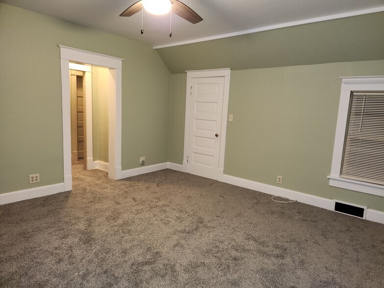 Building Photo - 614 Isabella St