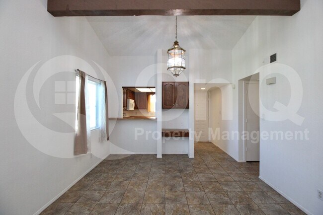 Building Photo - 406 E Linda Ln