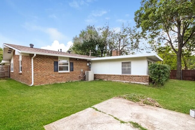 Building Photo - 920 Waterview Cir