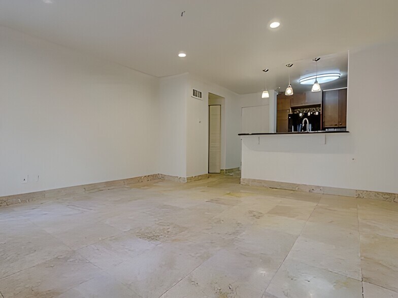 Building Photo - 3550 Lebon Dr