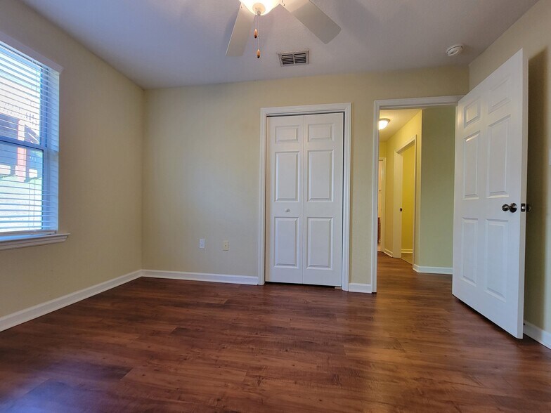 Building Photo - 2372 Quazar Cir