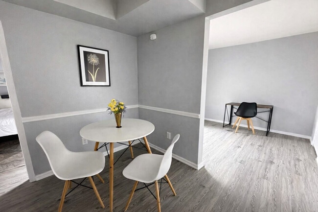 Building Photo - 505 N Rock Rd