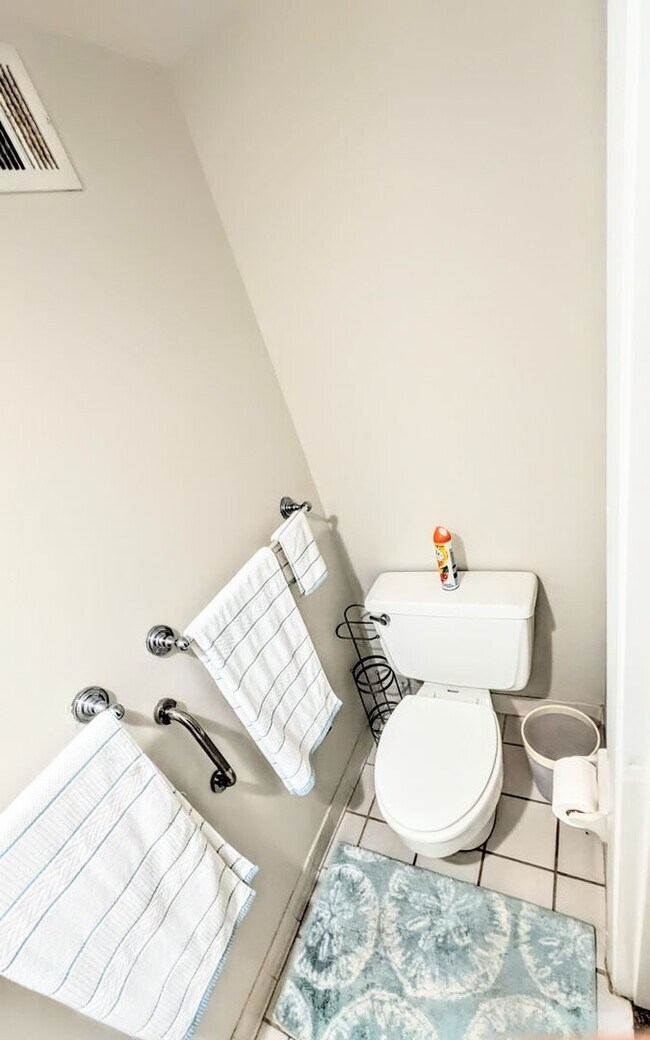 Building Photo - Annual UNfurnished Siesta Key Gulf front 2/2 condo with water views!