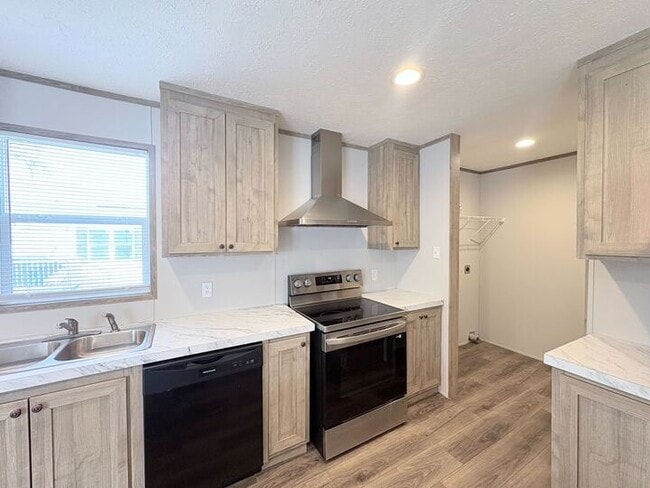 Building Photo - 10610 State Rte 762