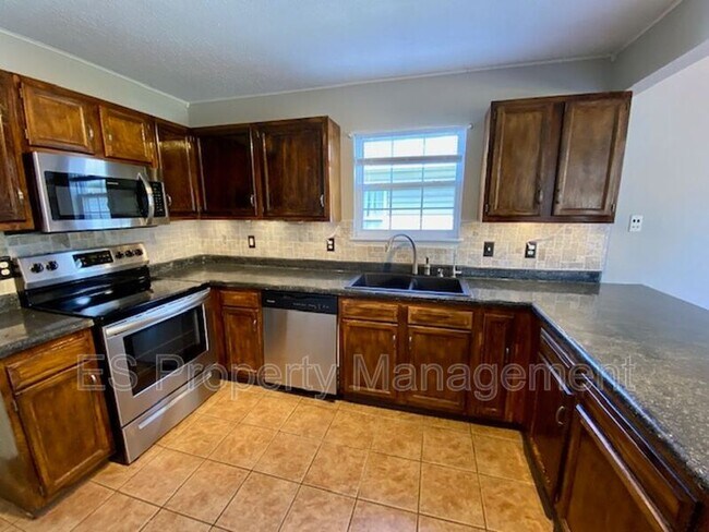 Building Photo - 15382 Ten Point Dr