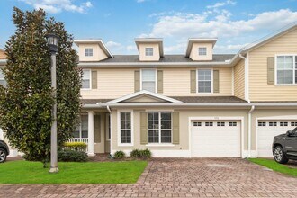 Building Photo - Beautiful Two Story 3/2.5 Town Home w/ Loft & Screened Porch in St. Cloud