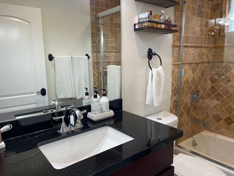 Building Photo - 6518 Walker Ave