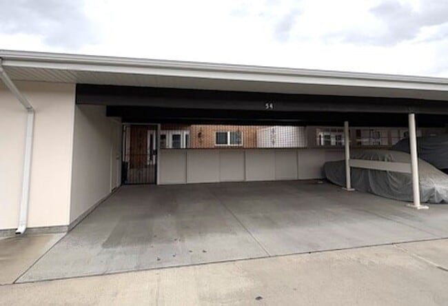 Building Photo - 3 Bedroom Townhome at Three Fountains in M...