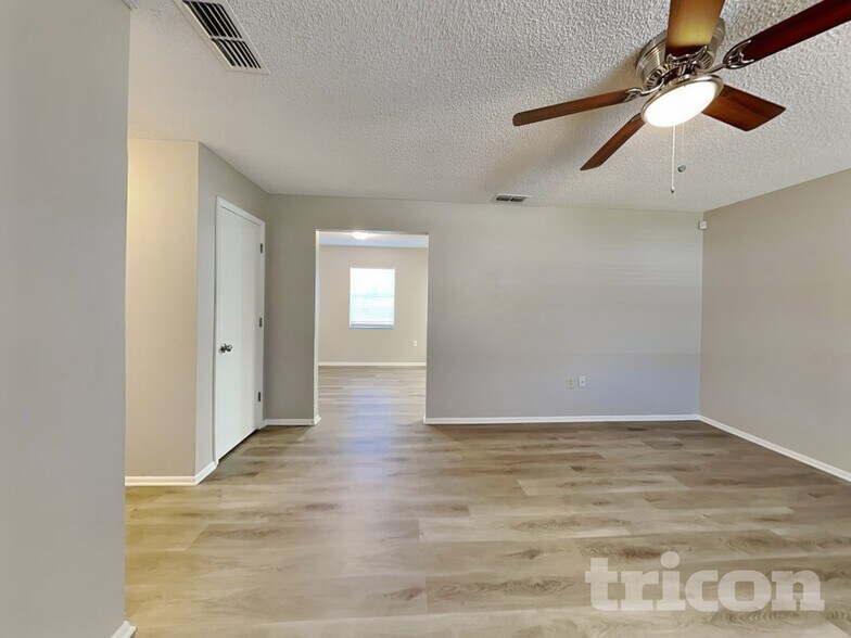 Building Photo - 6047 Calendar Ct E