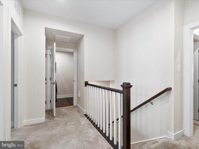 Building Photo - 5940 Etterbeek St