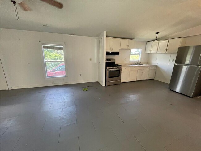 Building Photo - 747 Rd 5210