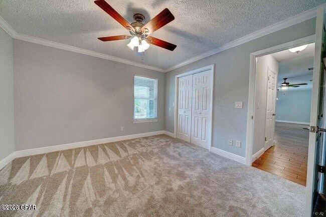 Building Photo - 350 Greenwood Cir