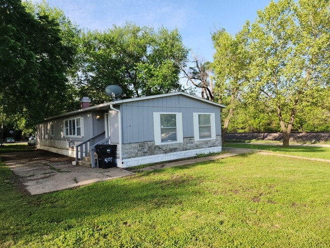 Building Photo - Spacious 3BR, 2BTH home in Washburn Rural School District