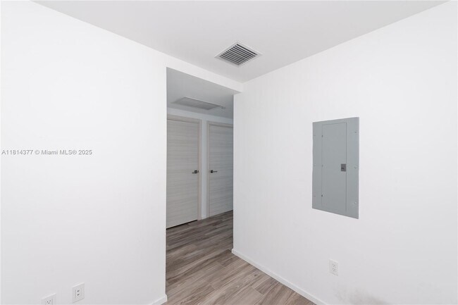 Building Photo - 801 S Miami Ave