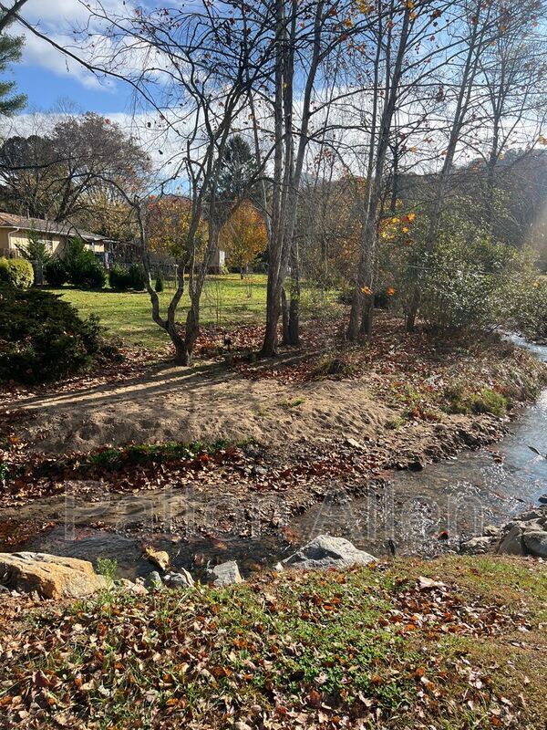 Building Photo - 7 Brookcliff Dr