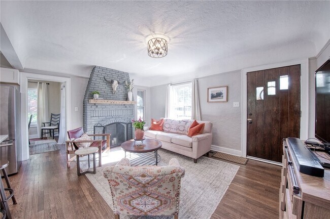 Building Photo - 261 Catalpa Pl