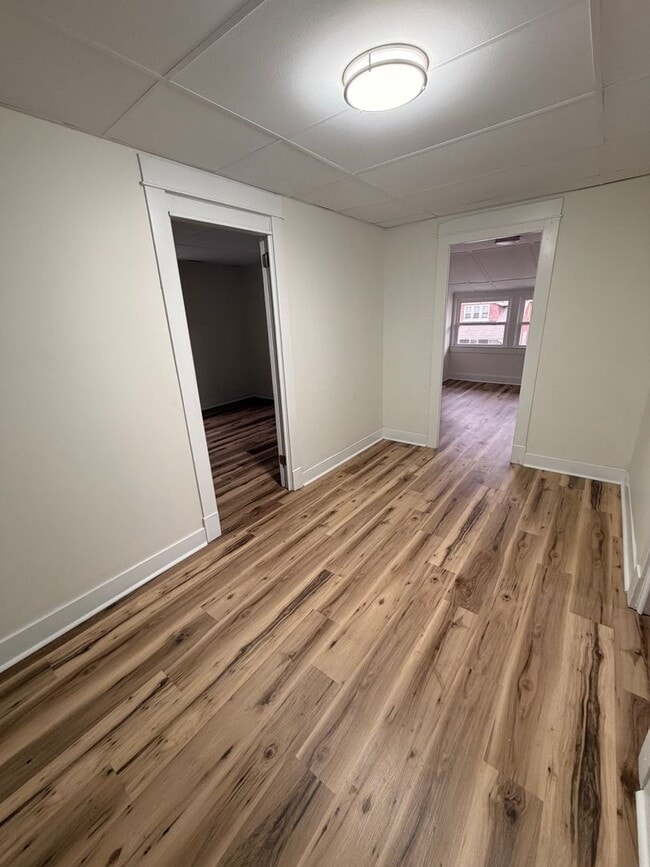 Building Photo - 1813 W Gaulbert Ave